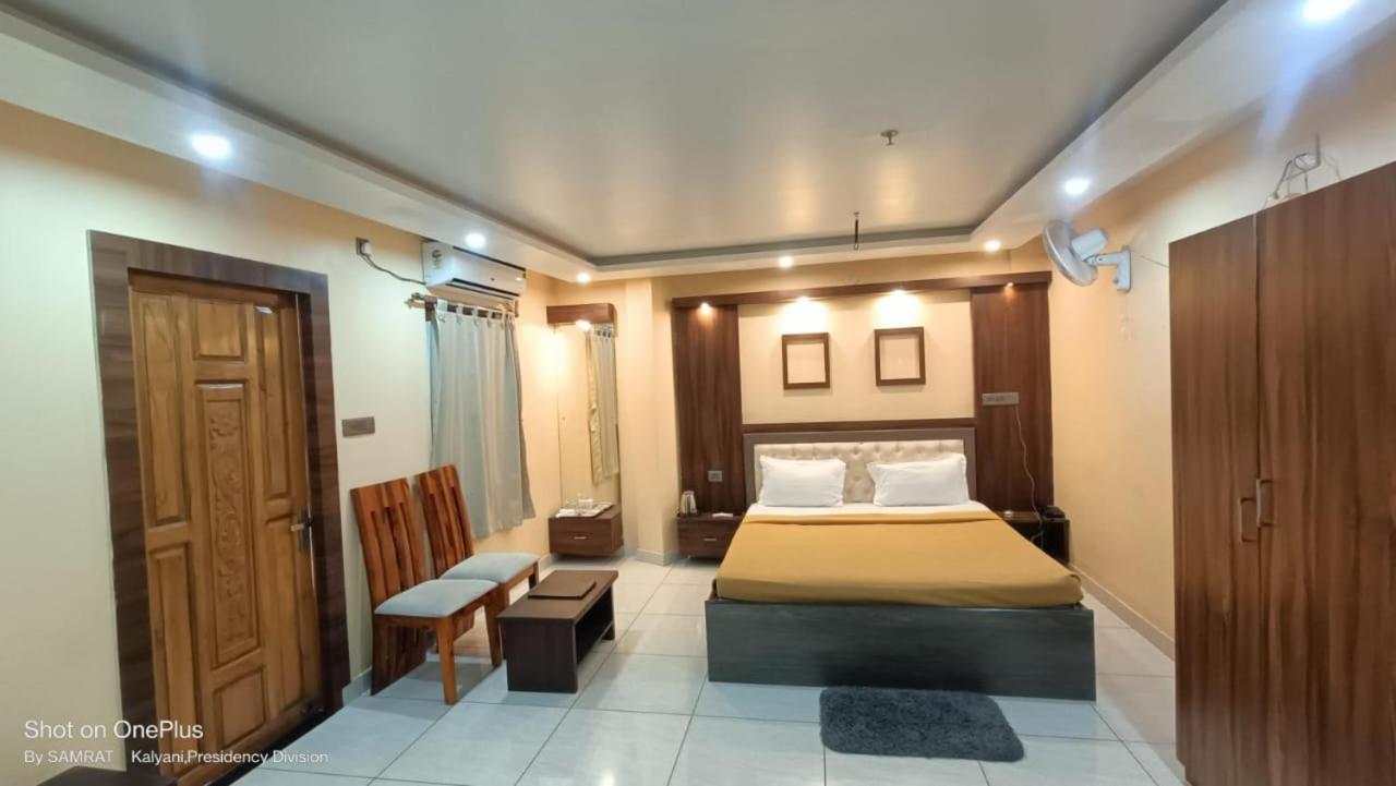 Trisplanet Hotel Kalyani Exterior photo