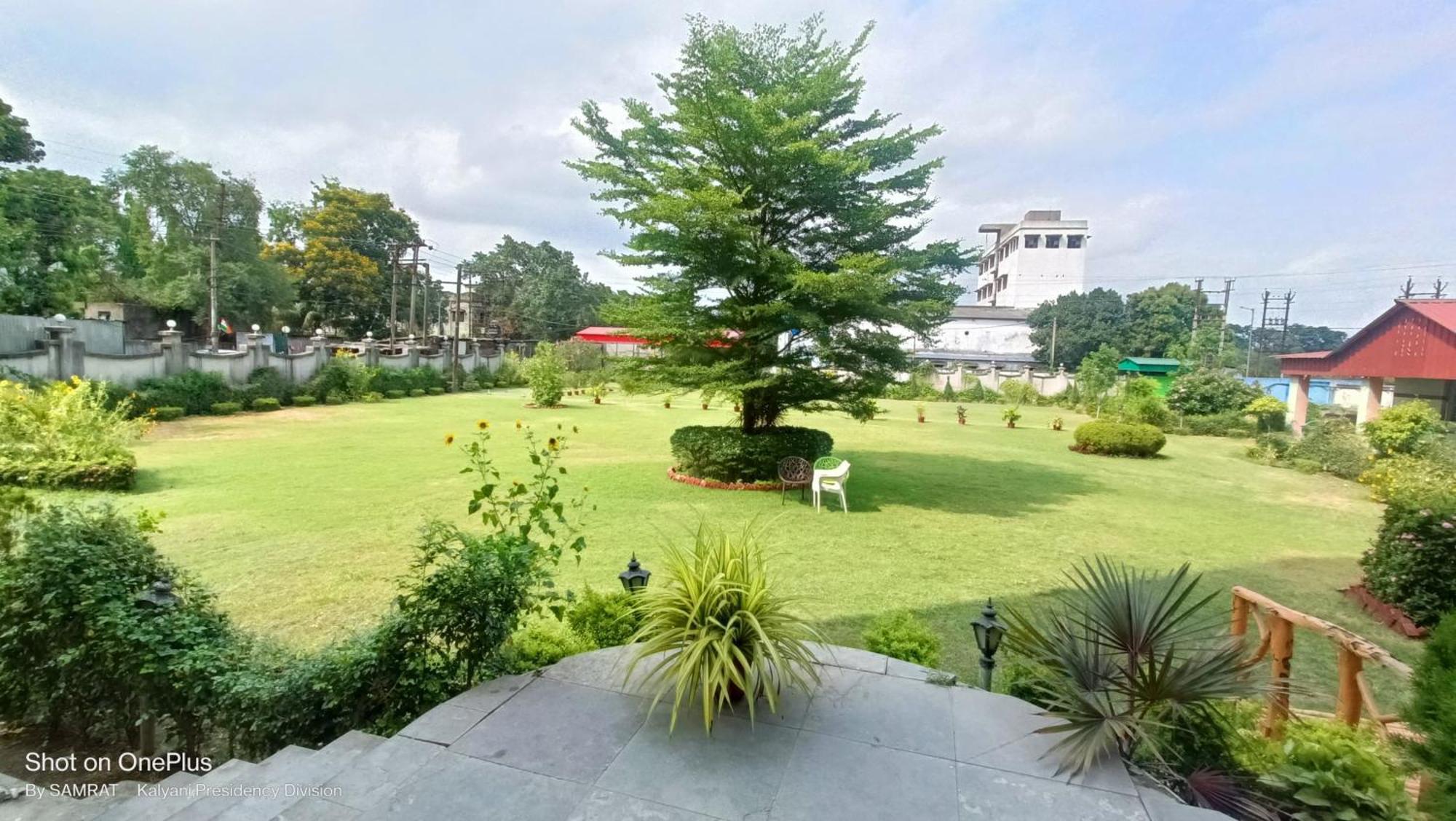 Trisplanet Hotel Kalyani Exterior photo